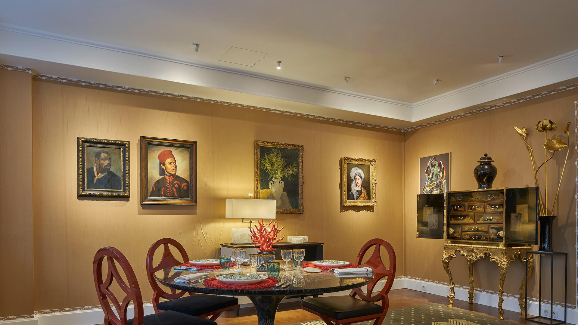 SHOWROOM-PINTO-cover